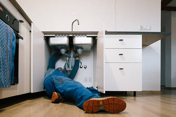 Professional Leak Detection technician working in Fishers Landing, NY